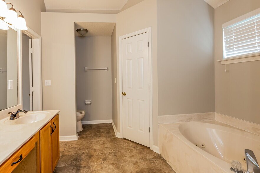 Building Photo - 7141 Creekside Dr
