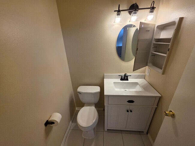 Building Photo - Beautiful Upgraded "Westside" Condo!