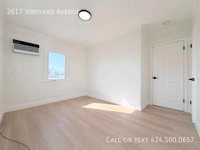 Building Photo - 2617 Vineyard Ave