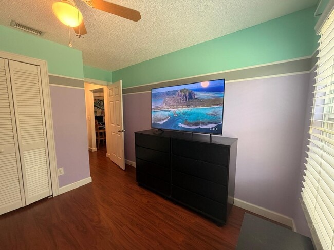 Building Photo - 1902 SW Aladdin St