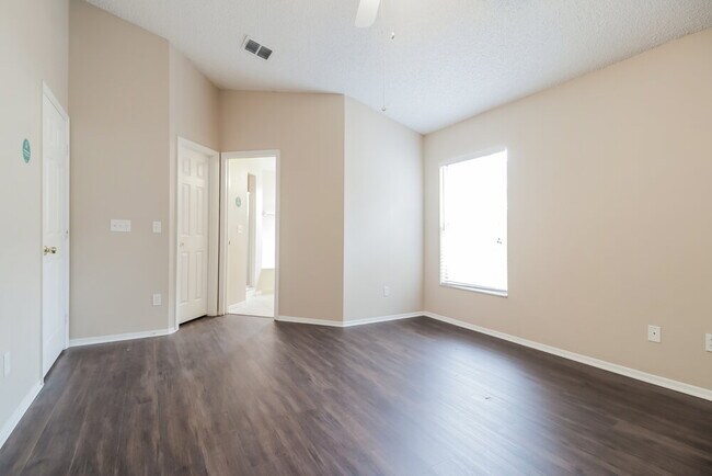 Building Photo - 2230 Justin Ave