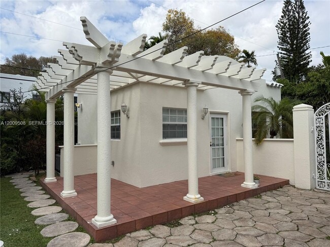 Building Photo - 533 Minorca Ave