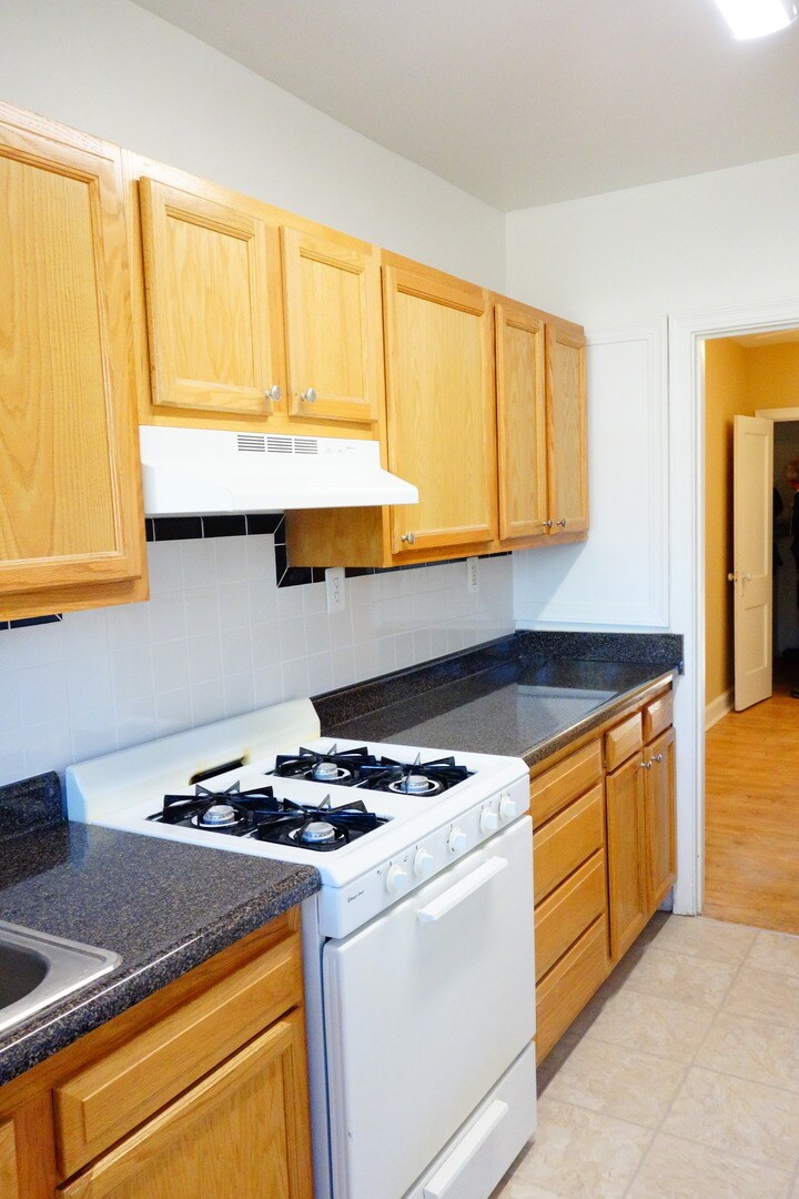 Building Photo - 8413 Flower Ave