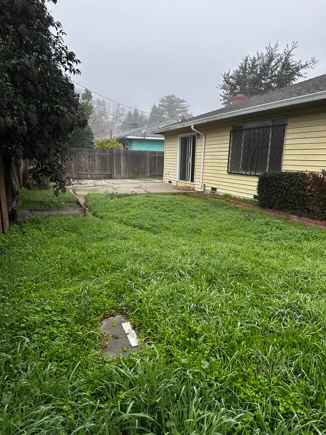 Building Photo - 1600 60th Ave