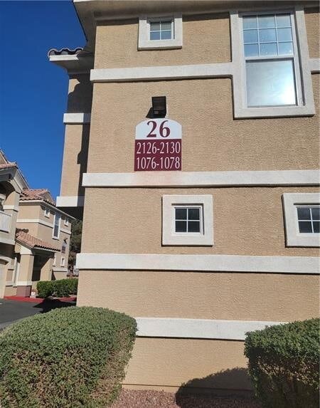Building Photo - Gated Community Condo, 2 bedroom, 2 bathroom 2 car garage