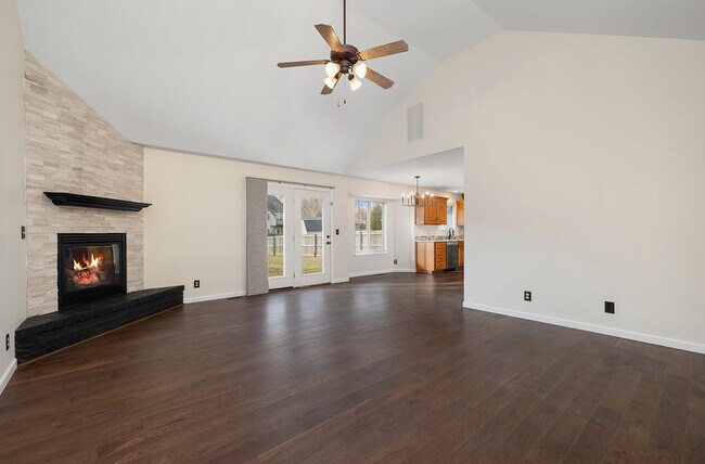 Building Photo - 647 S Meteor Ave