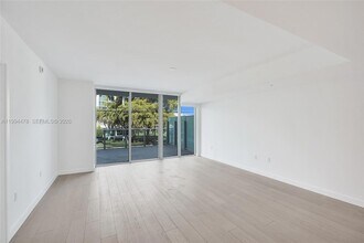 Building Photo - 9221 E Bay Harbor Dr