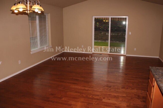 Building Photo - 3 br, 2 bath House - 2236 SE Salal Loop