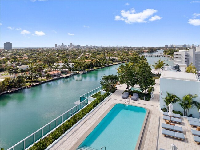 Building Photo - 9221 E Bay Harbor Dr