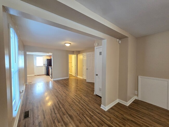 Building Photo - Charming 3 Bedrooms, 2 Full Bathroom Home!...