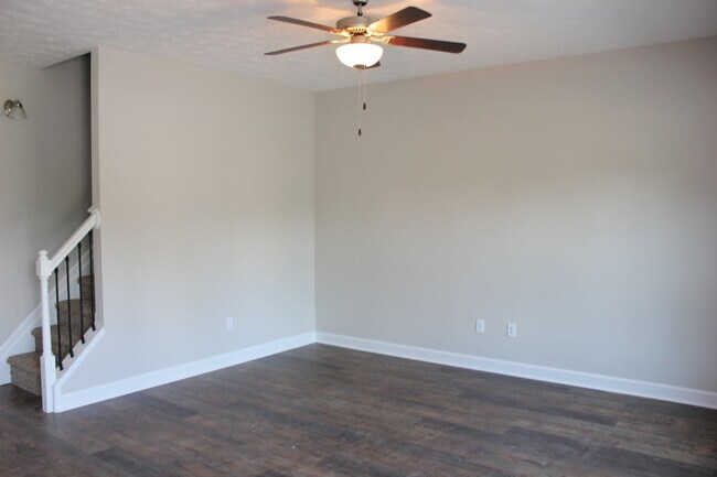 Building Photo - Townhouse for Rent in Cedar Point