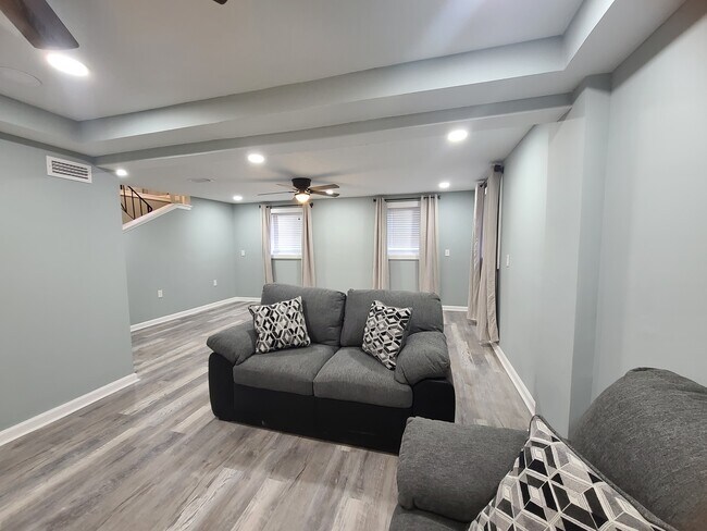 Building Photo - 5224 Roanoke Blvd