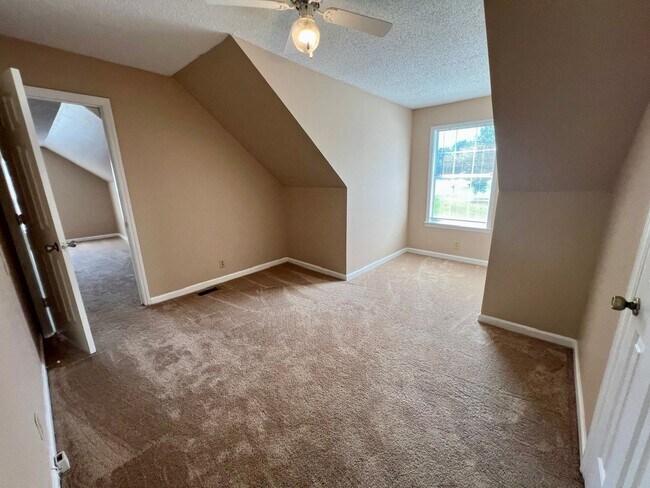 Building Photo - 2563 Carriage Dr