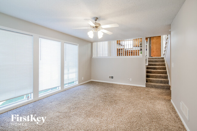 Building Photo - 812 Emerson Dr