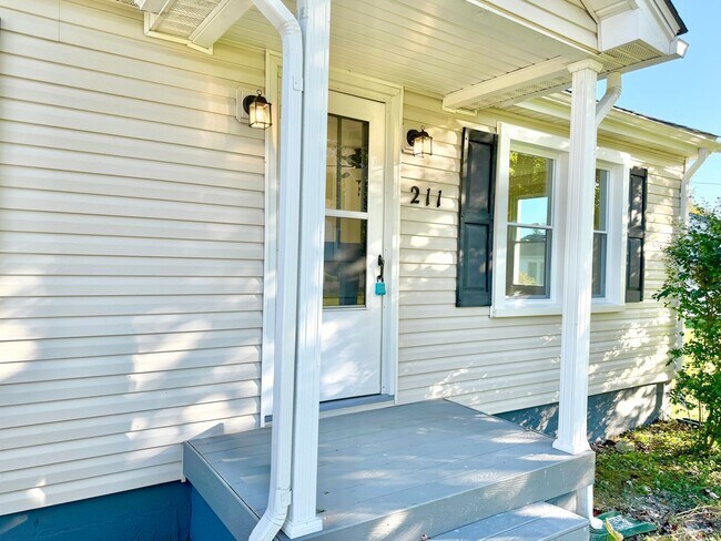 Building Photo - 211 Sanderson Dr