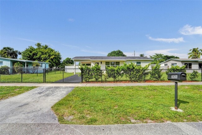 Building Photo - 3431 NW 5th Pl