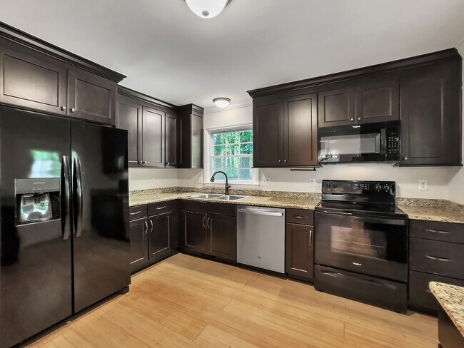 Building Photo - 312 Trappers Run Dr
