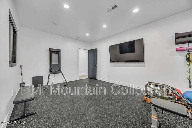 Building Photo - 846 E 270 S