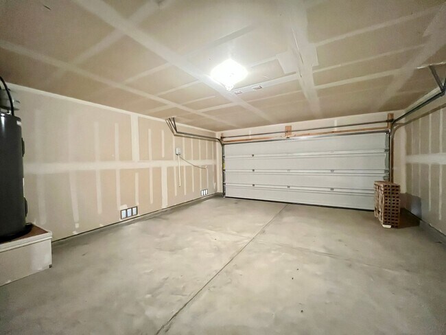 Building Photo - 3 Bedroom/2 Bath Skyview Subdivision