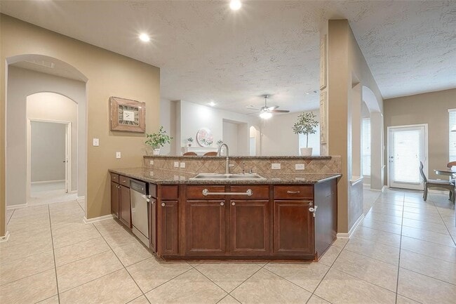 Building Photo - 21711 Cozy Hollow Ln