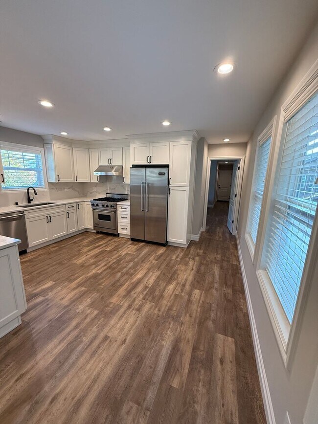 Building Photo - POULSBO - BEAUTIFUL AND BRANDNEW 1 BED 1 BATH