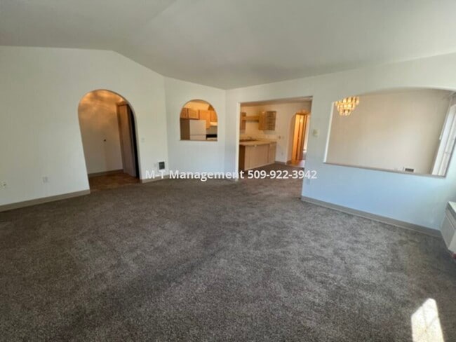Building Photo - 2 br/1 bath Spokane Valley apt - upstairs,...