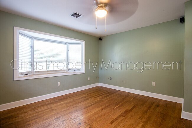 Building Photo - Cute 3/3 Home Near Sodo