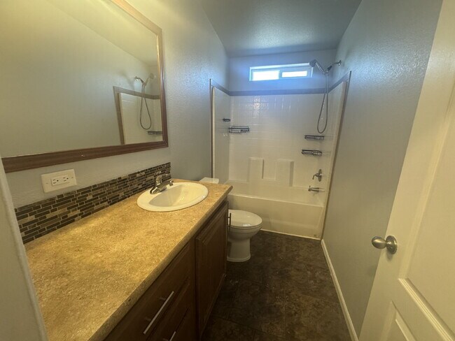 Building Photo - "Spacious 3-Bedroom Oasis with 2 Full Baths on Mount Rainier Ave, Las Vegas – Your Perfect Retrea...
