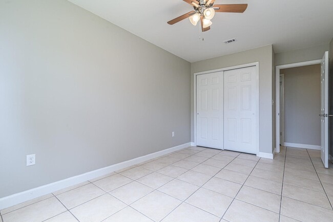 Building Photo - 309 Green Oak Dr