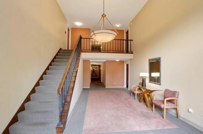 Main lobby - 11010 NE 68th St