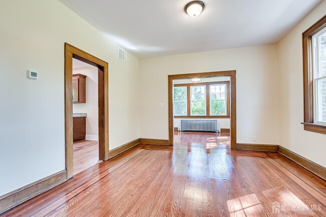 Building Photo - 338 Buckelew Ave