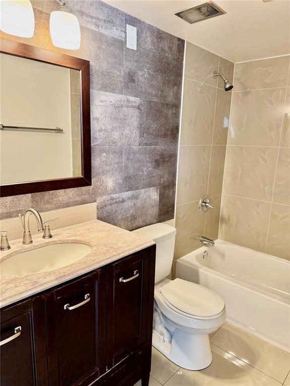 Building Photo - 633 Desoto Dr