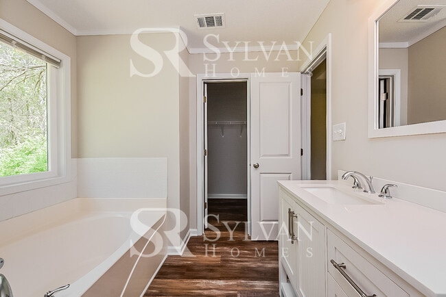 Building Photo - The living is easy in this 3 bedroom, 2 ba...