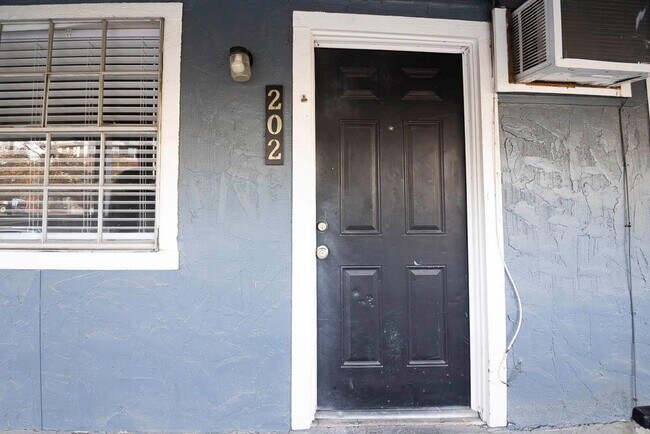 Building Photo - 1300 Parker Ln