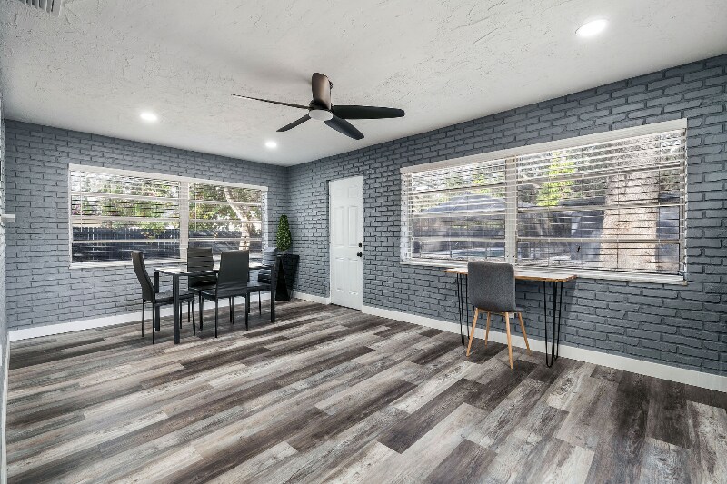 Building Photo - 4303 W Woodlawn Ave