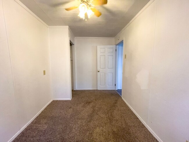 Building Photo - Recently Renovated