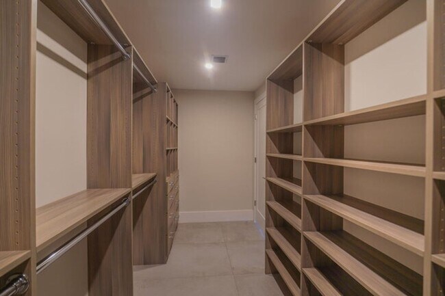 Building Photo - 309 E Ocean Ave