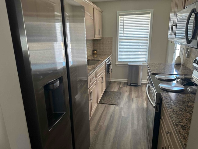 Building Photo - 1633 Summerwoods Cir