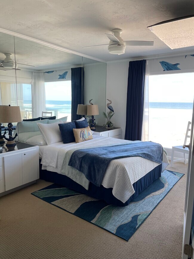 Building Photo - 3755 Ocean Front Walk