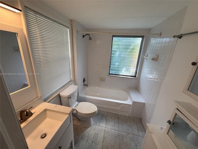 Building Photo - 5820 Arthur St