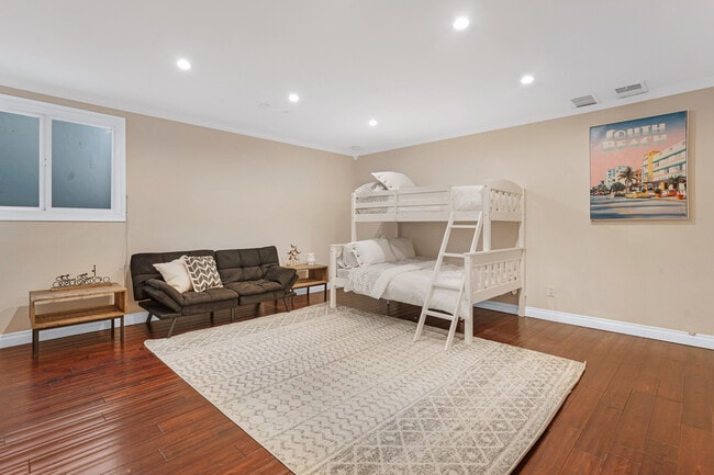 Building Photo - 5845 Topanga Canyon Pl