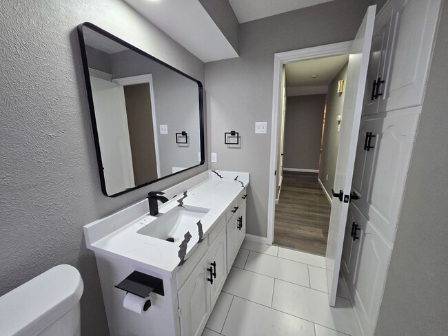 Building Photo - 2012 Ebbtide Ln