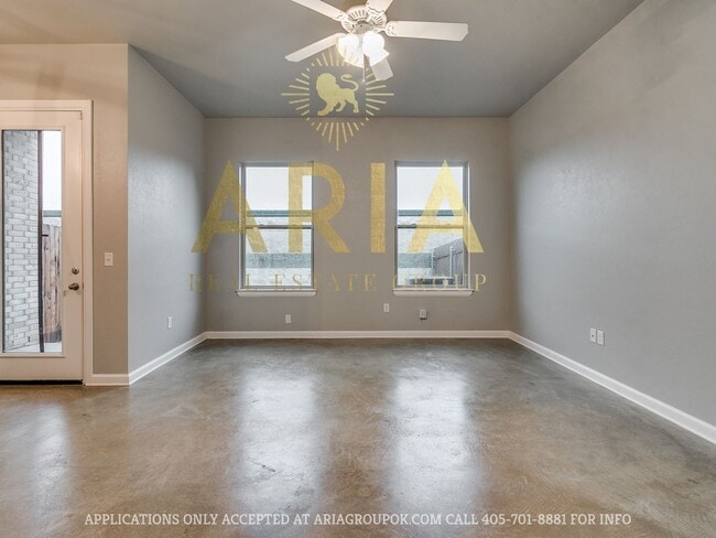 Building Photo - West Norman Urban Contemporary 3 Bed/2.5 Bath West Main Lofts Townhome Available Now!