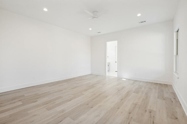 Building Photo - 2654 Mt View Dr
