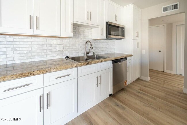 Building Photo - 6767 N 7th St