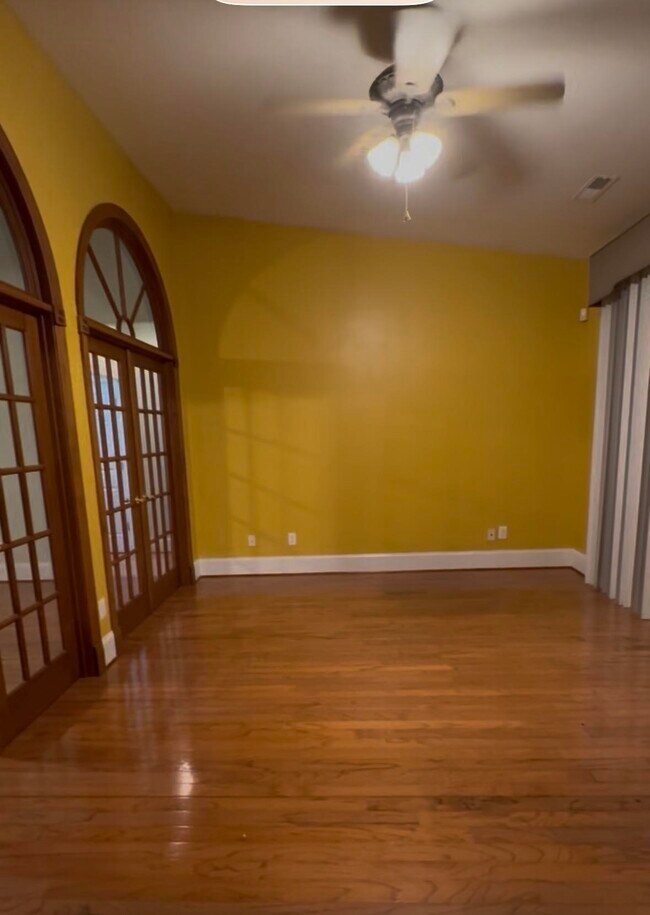 Building Photo - 533 Stonemason Dr