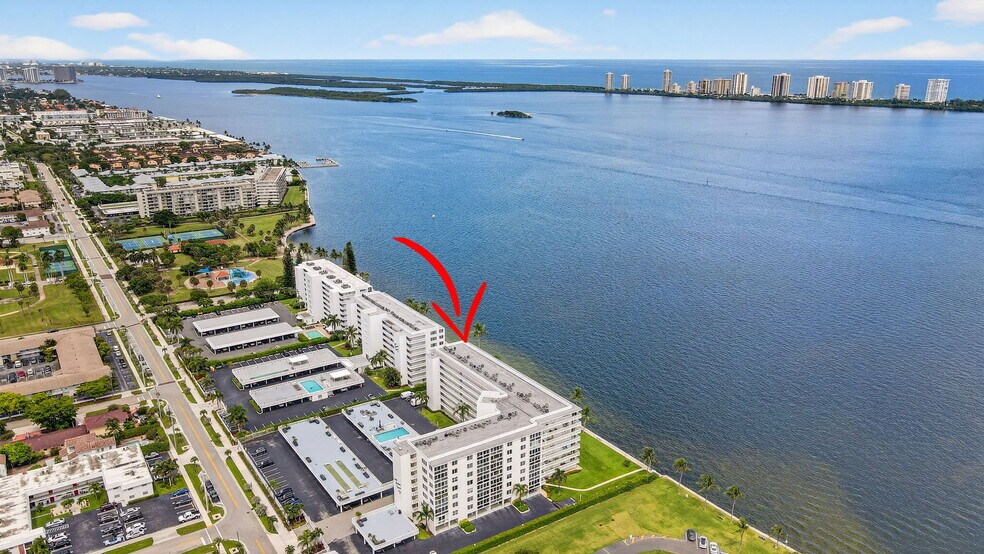 Building Photo - 301 Lake Shore Dr