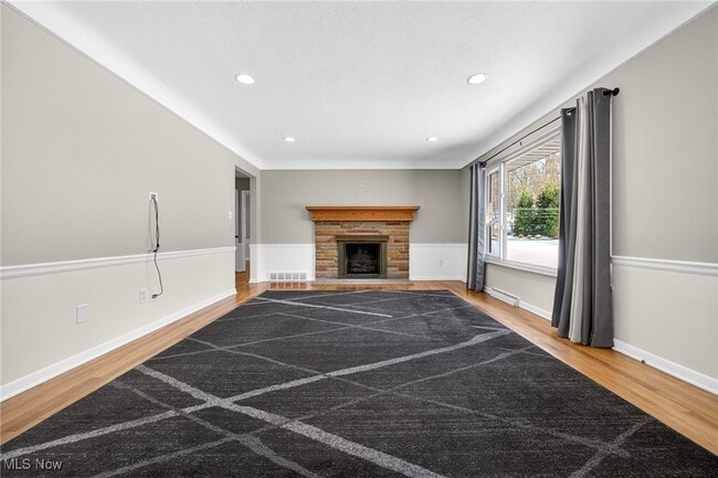 Building Photo - 8310 Broadview Rd