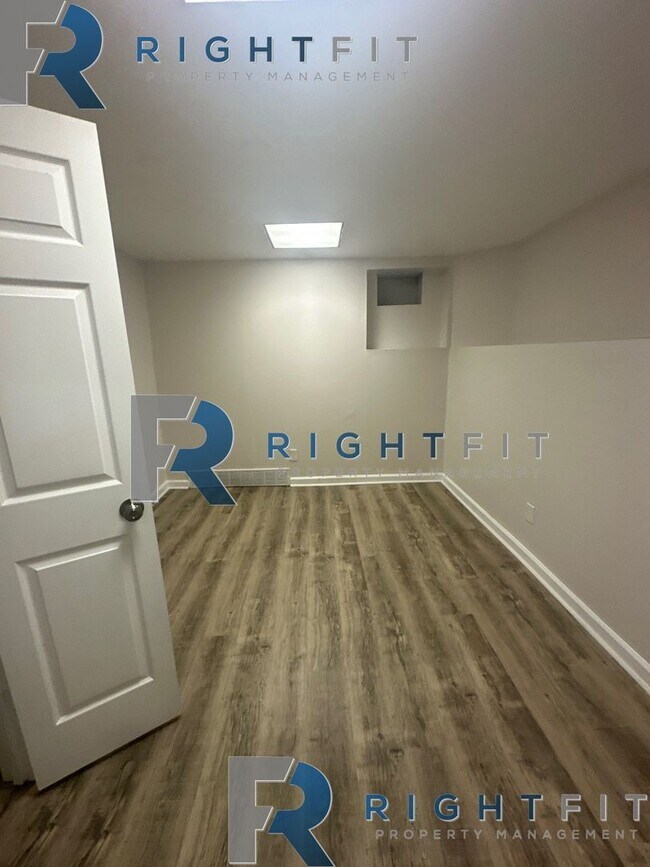 Building Photo - Newly Renovated Home in Middletown