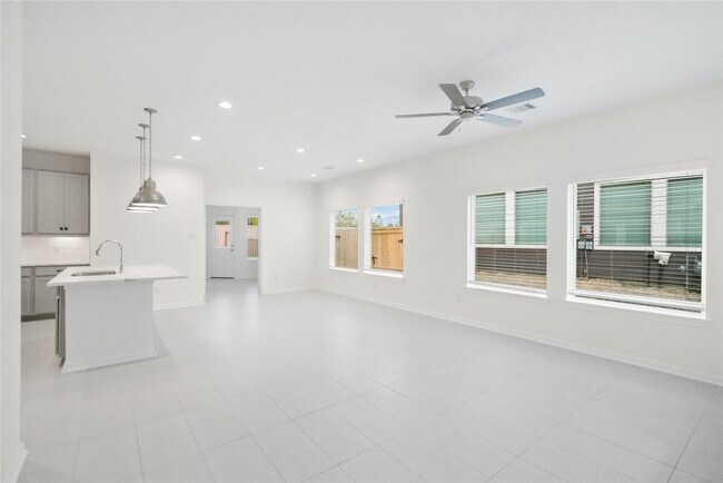 Building Photo - 623 Silver Pear Ct